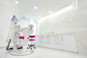 Οδοντιατρική μονάδα με σύγχρονο εξοπλισμό και αίθουσα θεραπείας στον Χολαργό