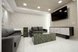 Σαλόνι αναμονής στους χώρους οδοντιατρικής και αισθητικής θεραπείας i-dentalproject στο Χολαργό